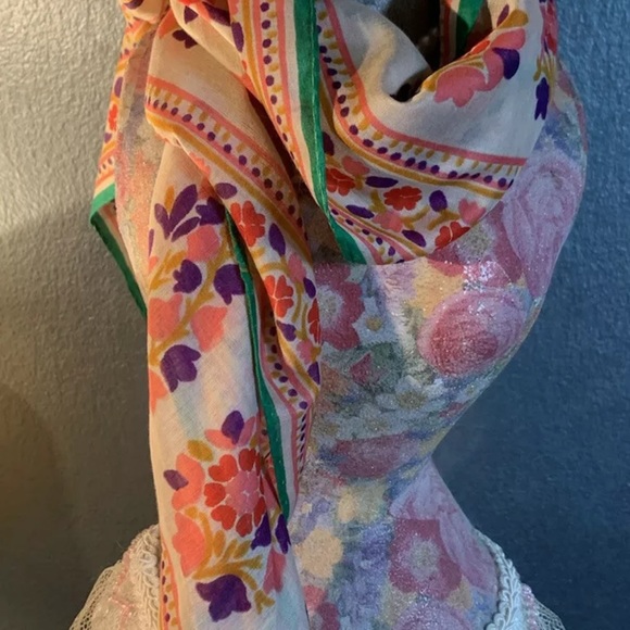 VINTAGE GORGEOUS YVES SAINT LAURENT Scarf! - Picture 11 of 11